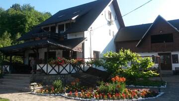 Фотографии Гостевой дом Pension Sf Nicolae г. Aluniş (Румыния) №3 Фото Гостевой дом Pension Sf Nicolae г. Aluniş 3